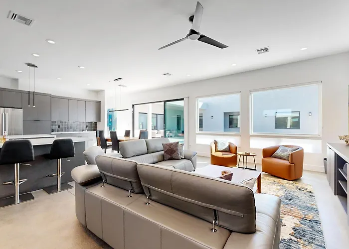 Sonoran Sunsets, A 3-suite Retreat