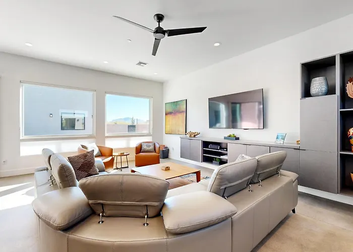 Sonoran Sunsets, A 3-suite Retreat Scottsdale