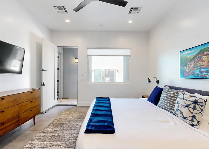 Sonoran Sunsets, A 3-suite Retreat *