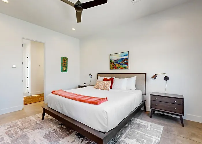 Sonoran Sunsets, A 3-suite Retreat *